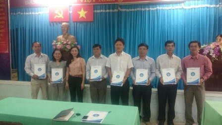 Phòng Giáo dục và Đào tạo huyện tổ chức buổi trao quyết định bộ nhiệm CBQL.